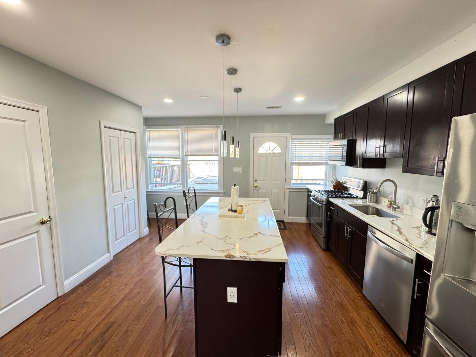 Beautiful 3br Updated House Dc - Private Parking Holiday home