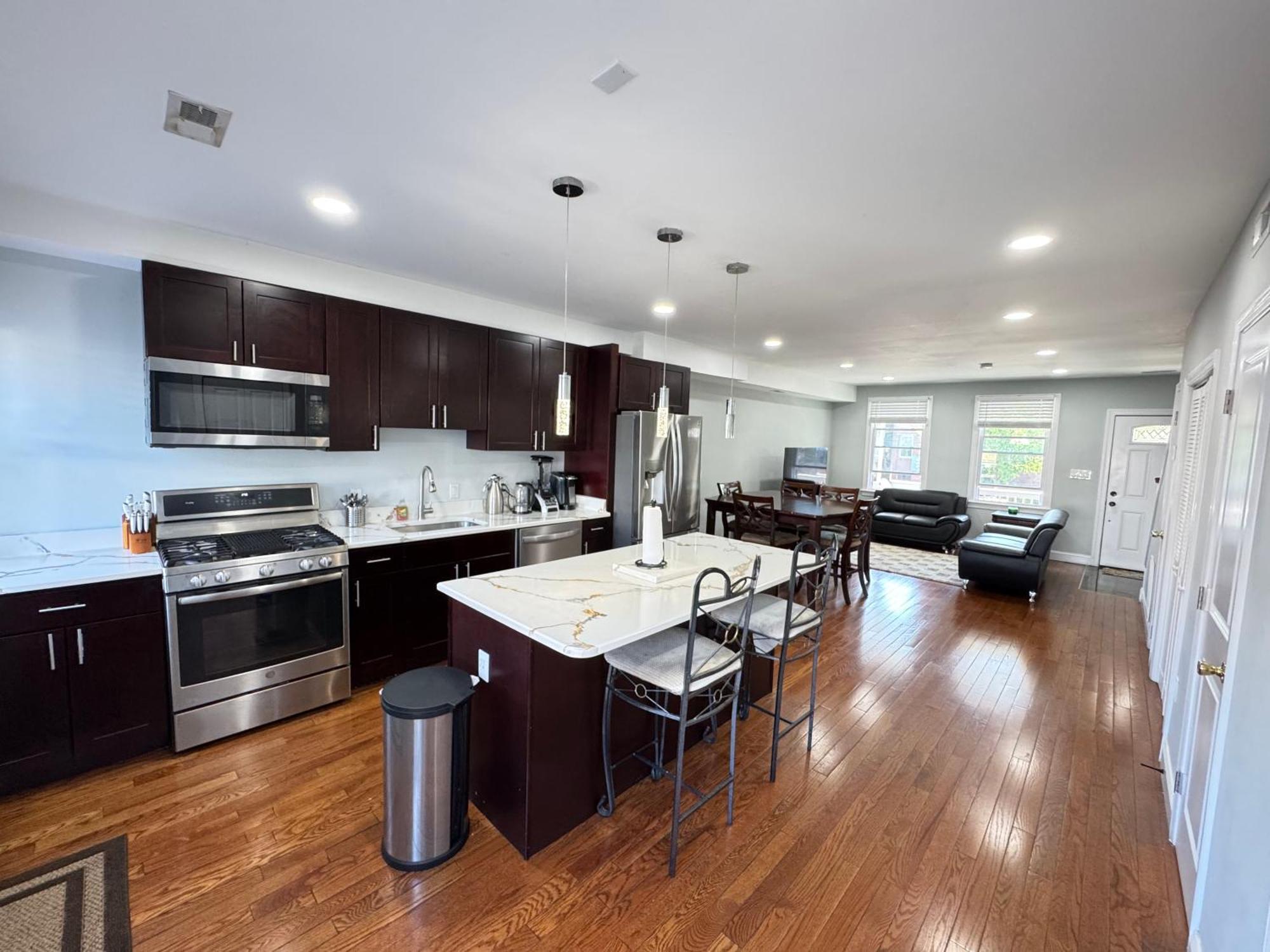 Beautiful 3br Updated House Dc - Private Parking Holiday home
